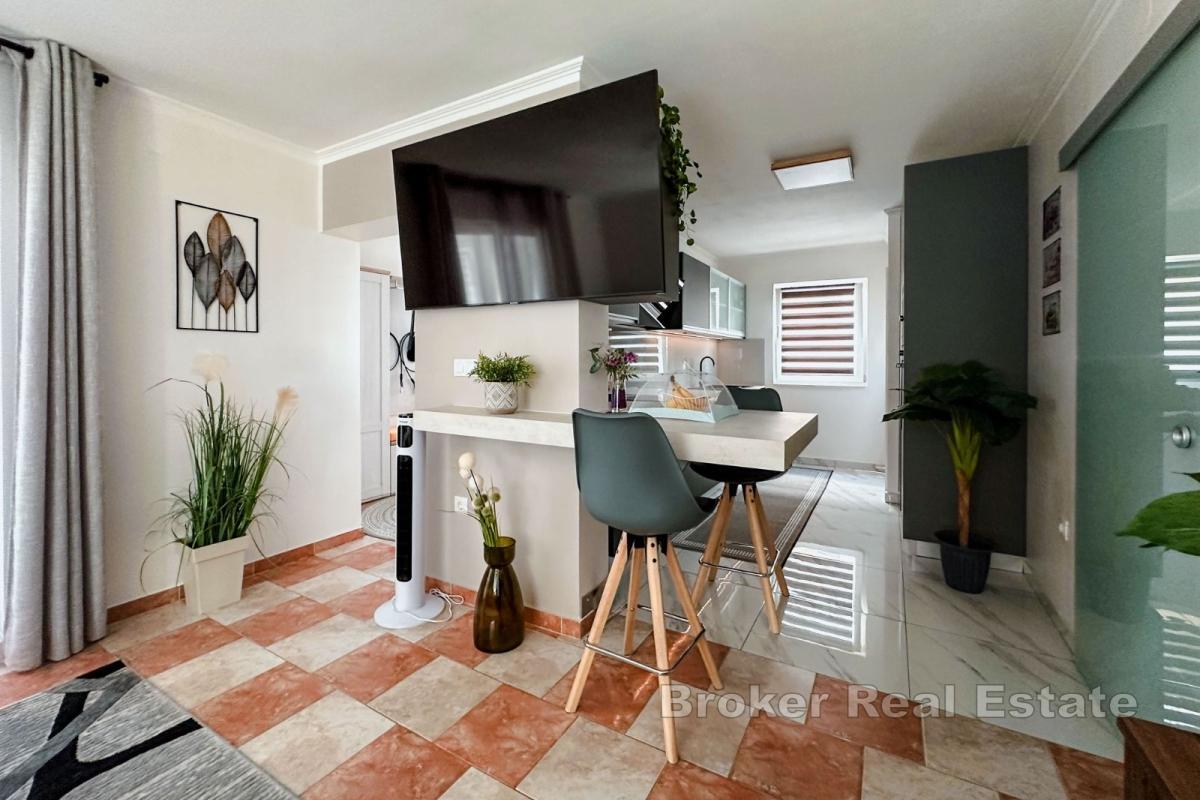 Komforan stan u prizemlju s tri sobe i parkirnim mjestom