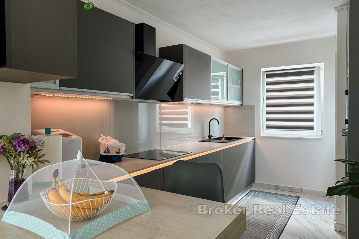 Komforan stan u prizemlju s tri sobe i parkirnim mjestom