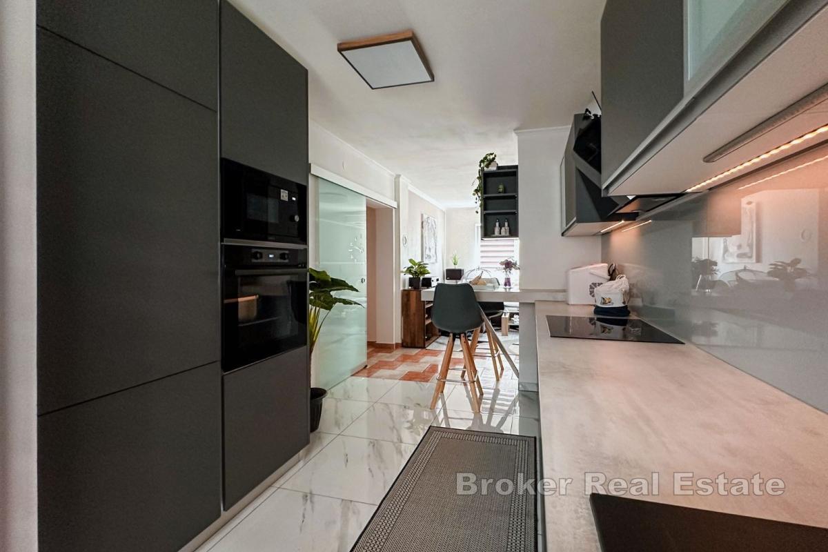 Komforan stan u prizemlju s tri sobe i parkirnim mjestom