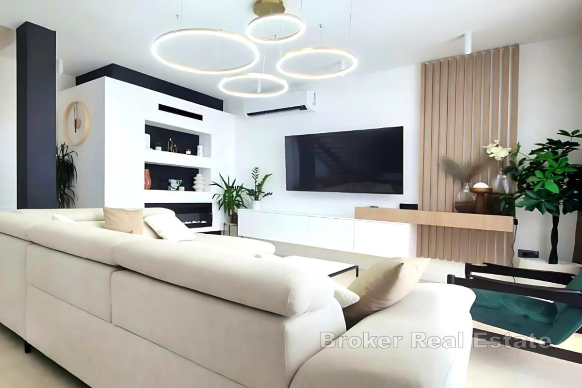 Nowo wybudowana willa z basenem