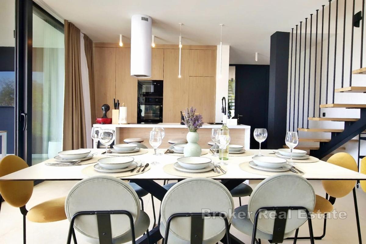 Nowo wybudowana willa z basenem