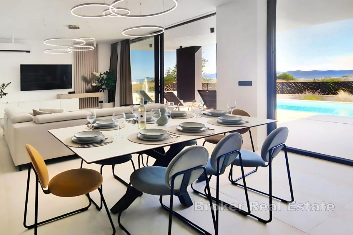 Nowo wybudowana willa z basenem