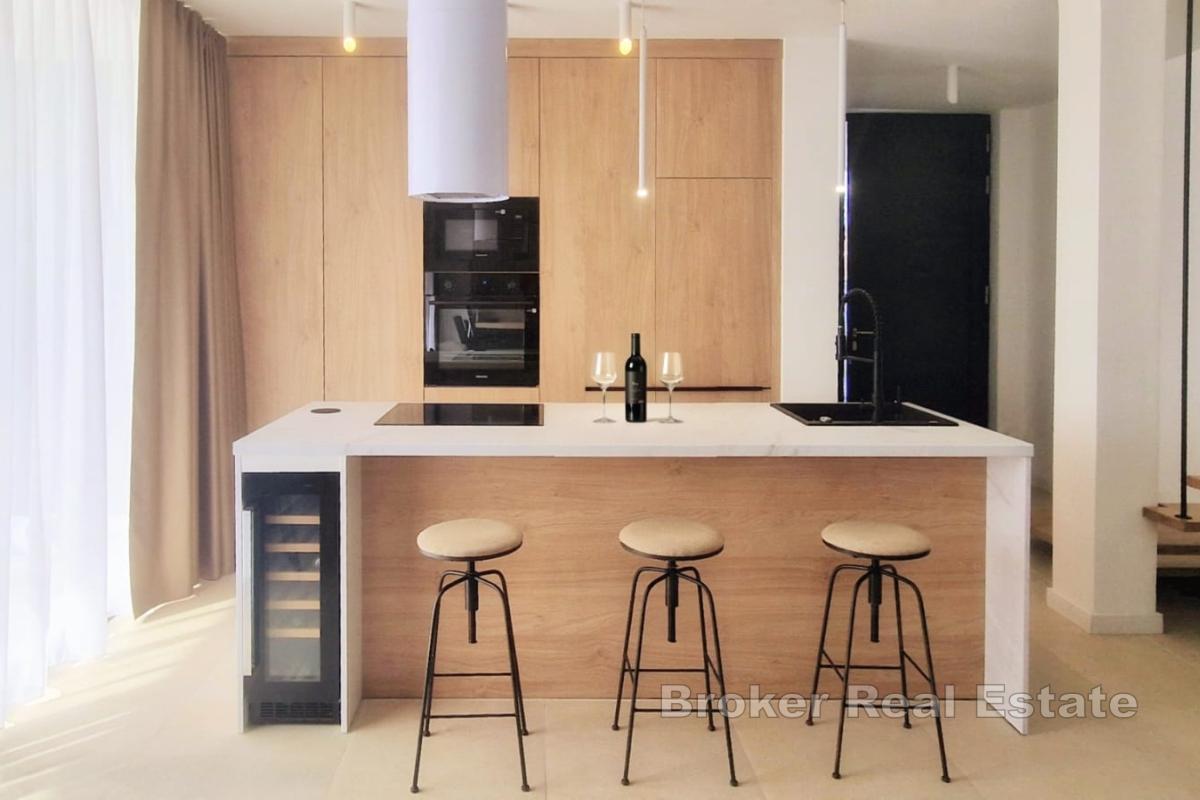 Nowo wybudowana willa z basenem