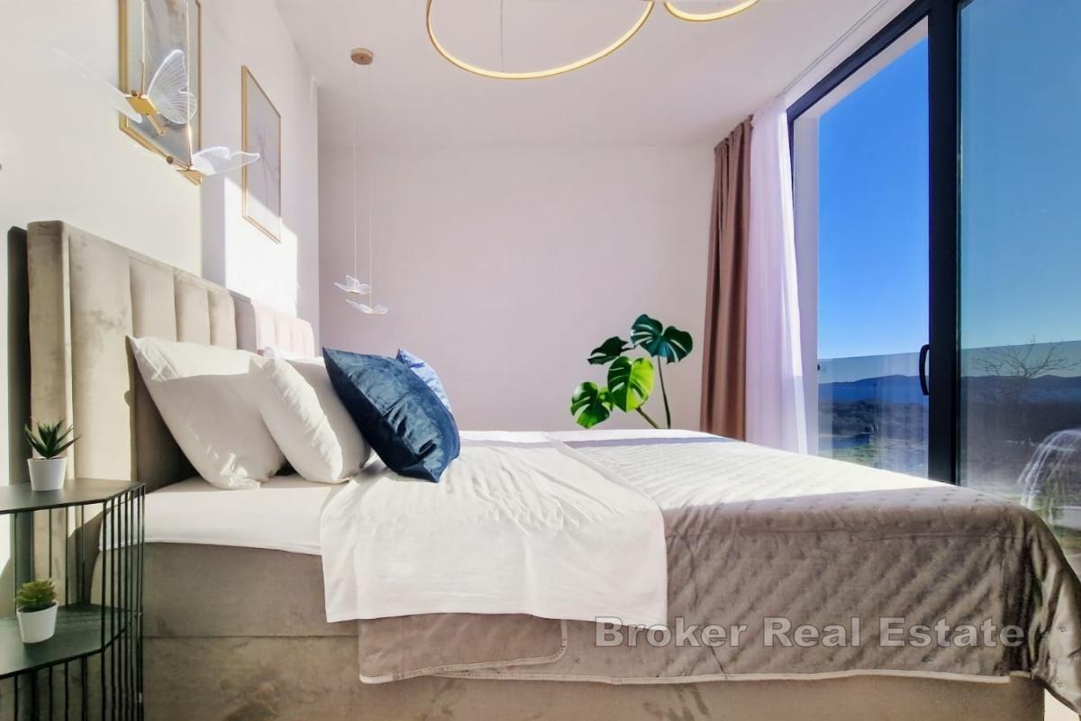 Nowo wybudowana willa z basenem