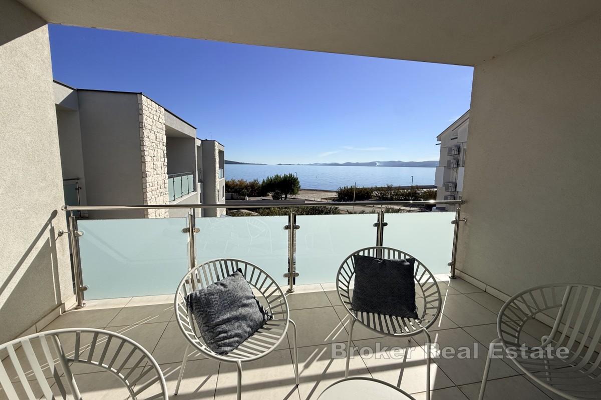 Atraktivna nekretnina uz more - idealna za život ili odmor