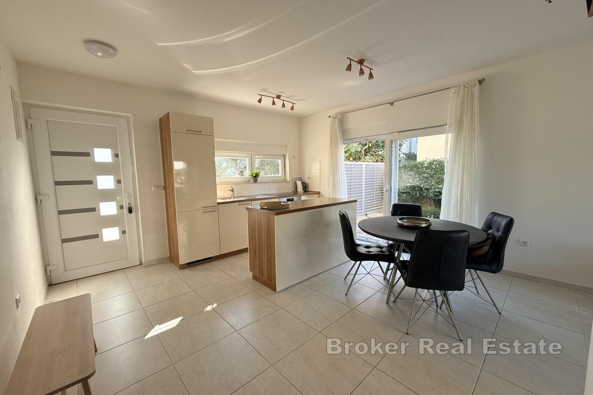 Atraktivna nekretnina uz more - idealna za život ili odmor