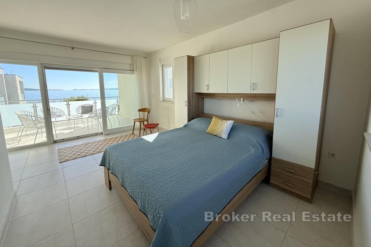 Atraktivna nekretnina uz more - idealna za život ili odmor