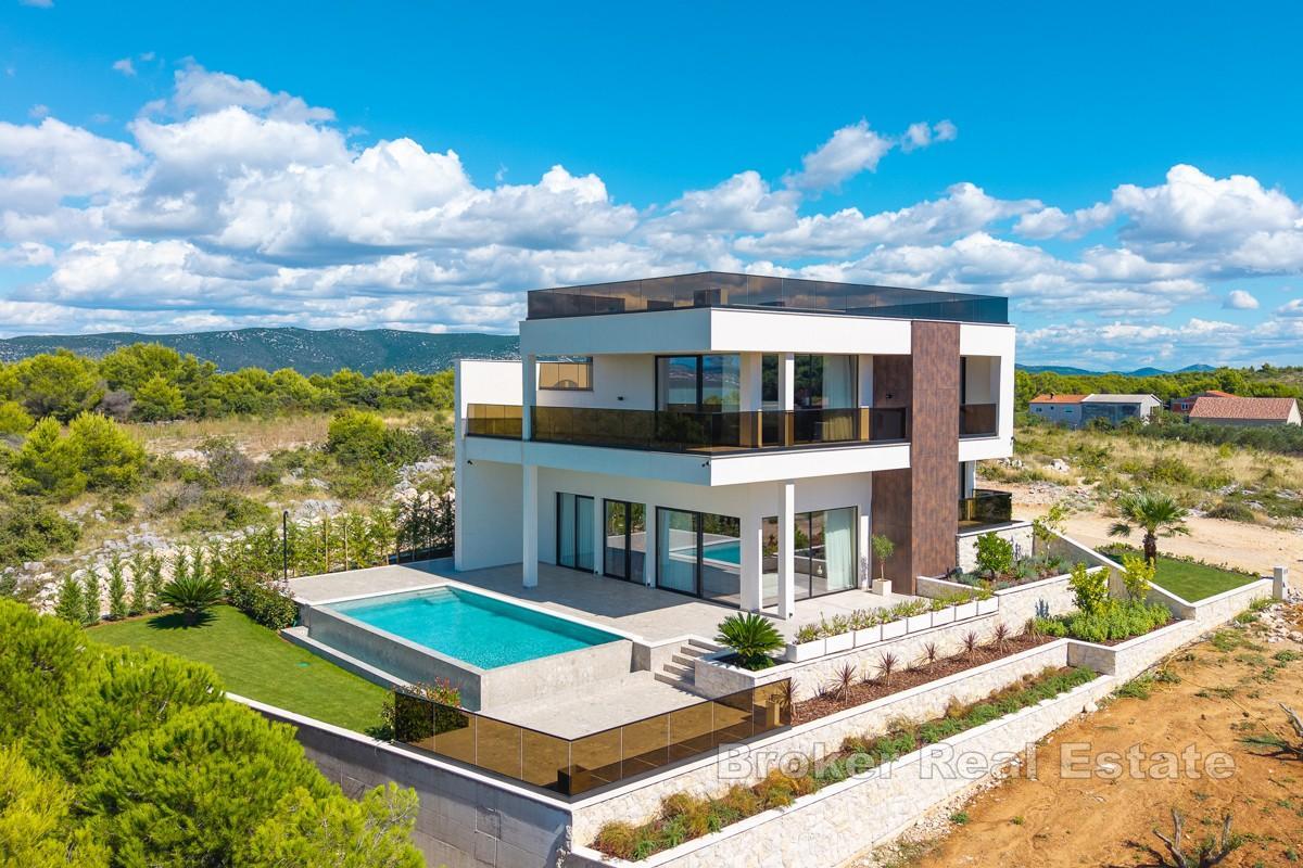 Эксклюзивная средиземноморская вилла с открытым видом на море, острова и озеро