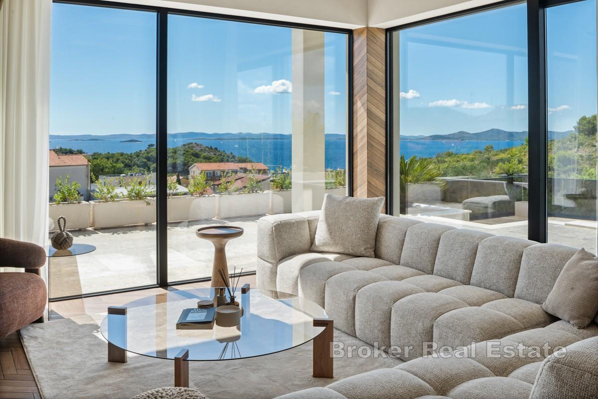 Exklusive mediterrane Villa mit Panoramablick auf Meer, Inseln und See