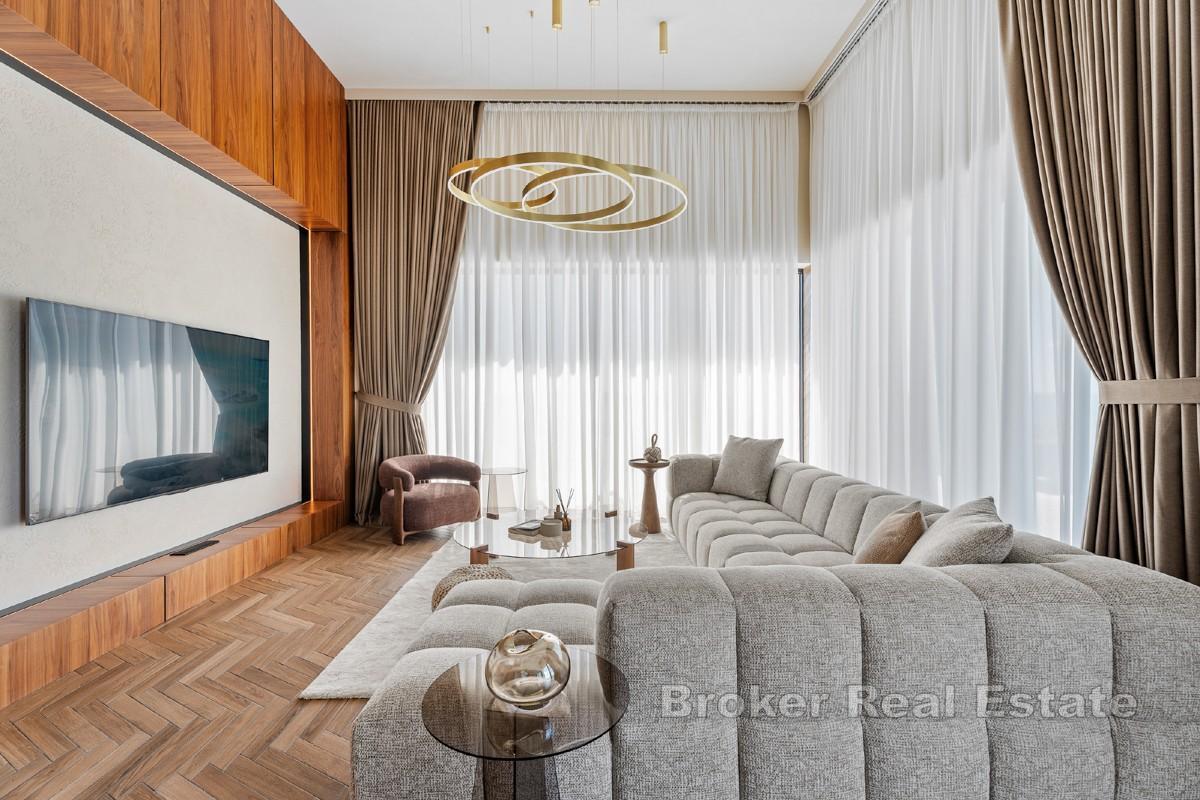 Exkluzívna stredomorská vila s otvoreným výhľadom na more, ostrovy a jazero