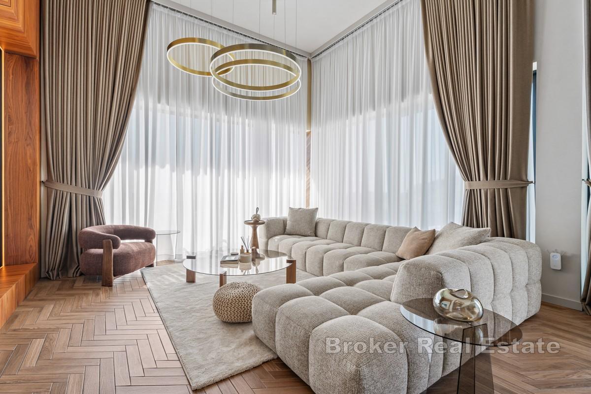 Эксклюзивная средиземноморская вилла с открытым видом на море, острова и озеро