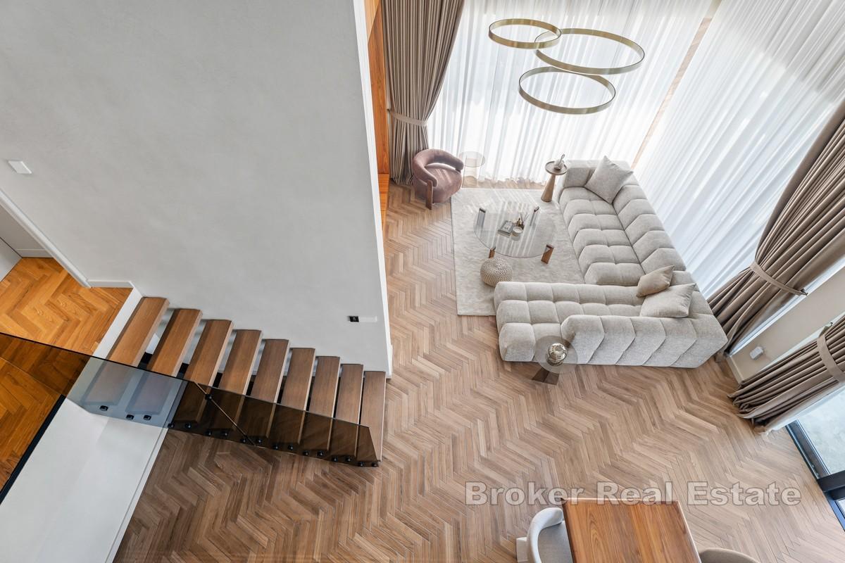 Exklusive mediterrane Villa mit Panoramablick auf Meer, Inseln und See
