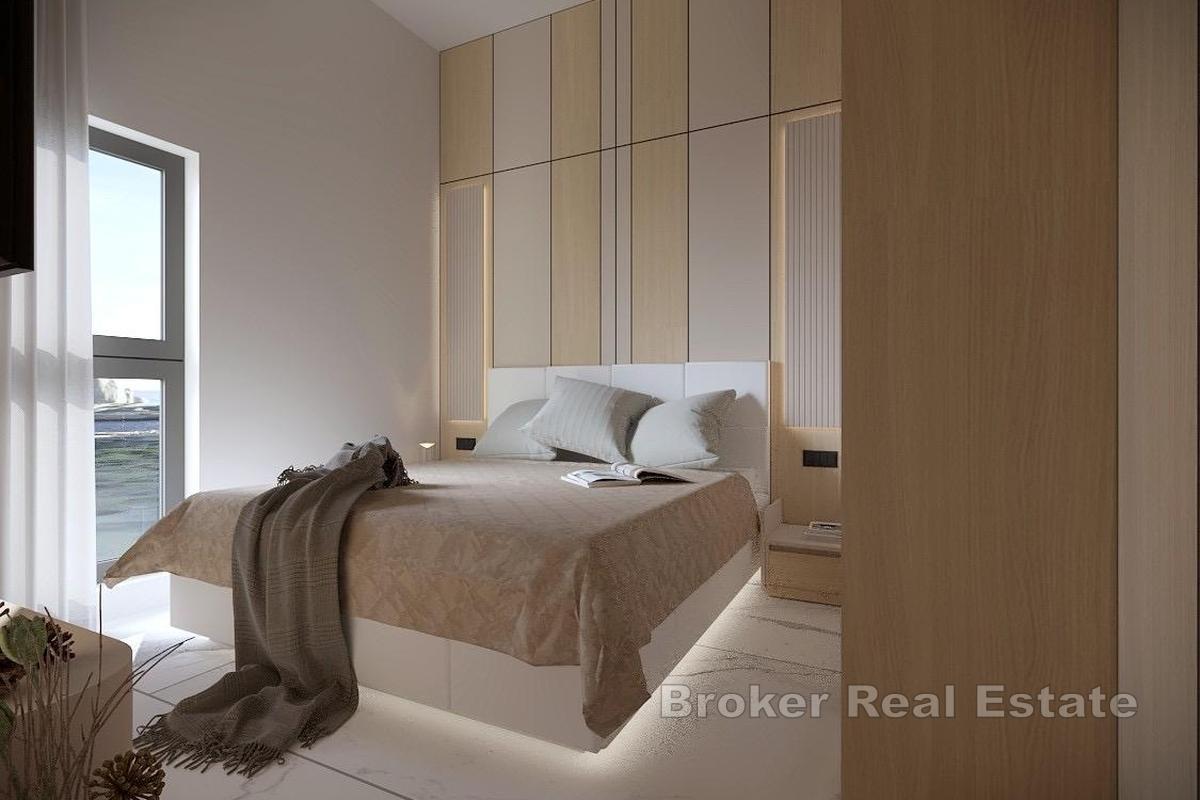 Luksuriøs treroms leilighet i første rad mot sjøen