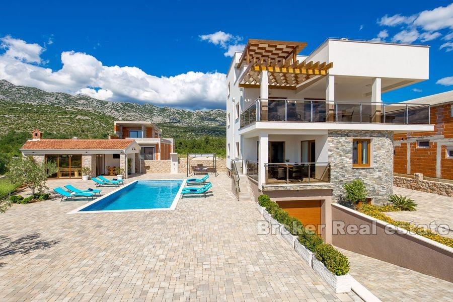 Zadar - Vila s bazénem jen 200 metrů od moře