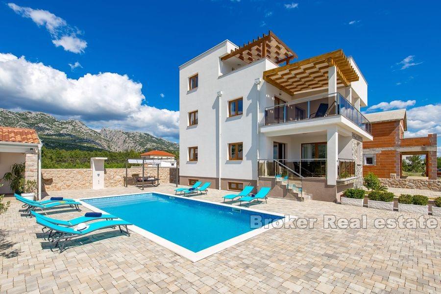 Zadar - Vila s bazénem jen 200 metrů od moře