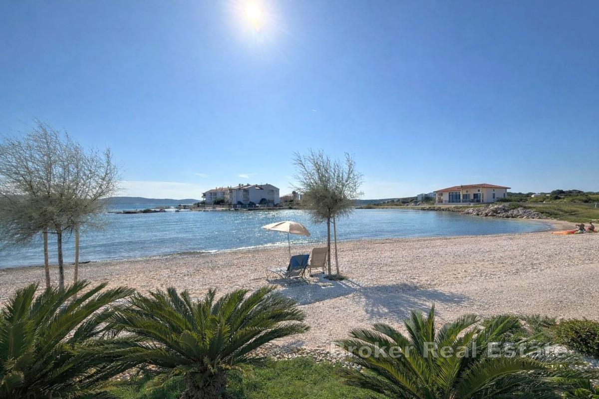 Penthouse avec piscine privée en première ligne de mer