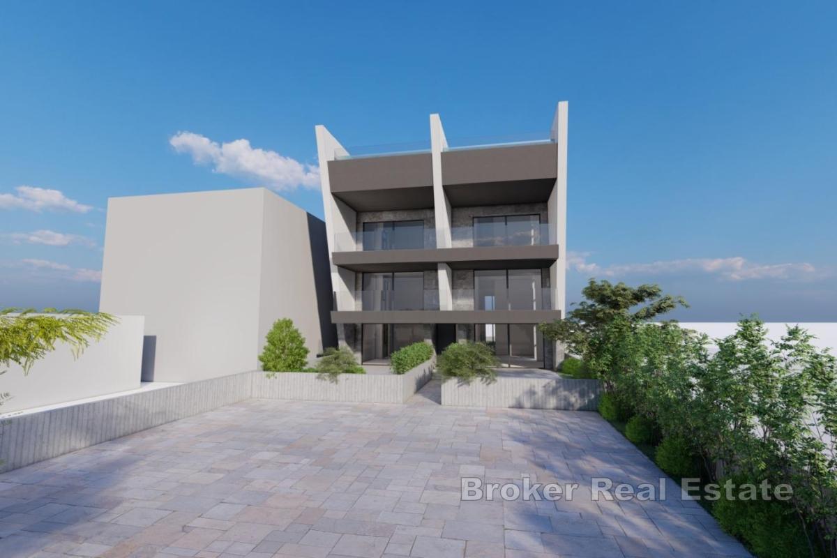 Moderne Dreizimmerwohnung in einem Neubau, erste Reihe zum Meer