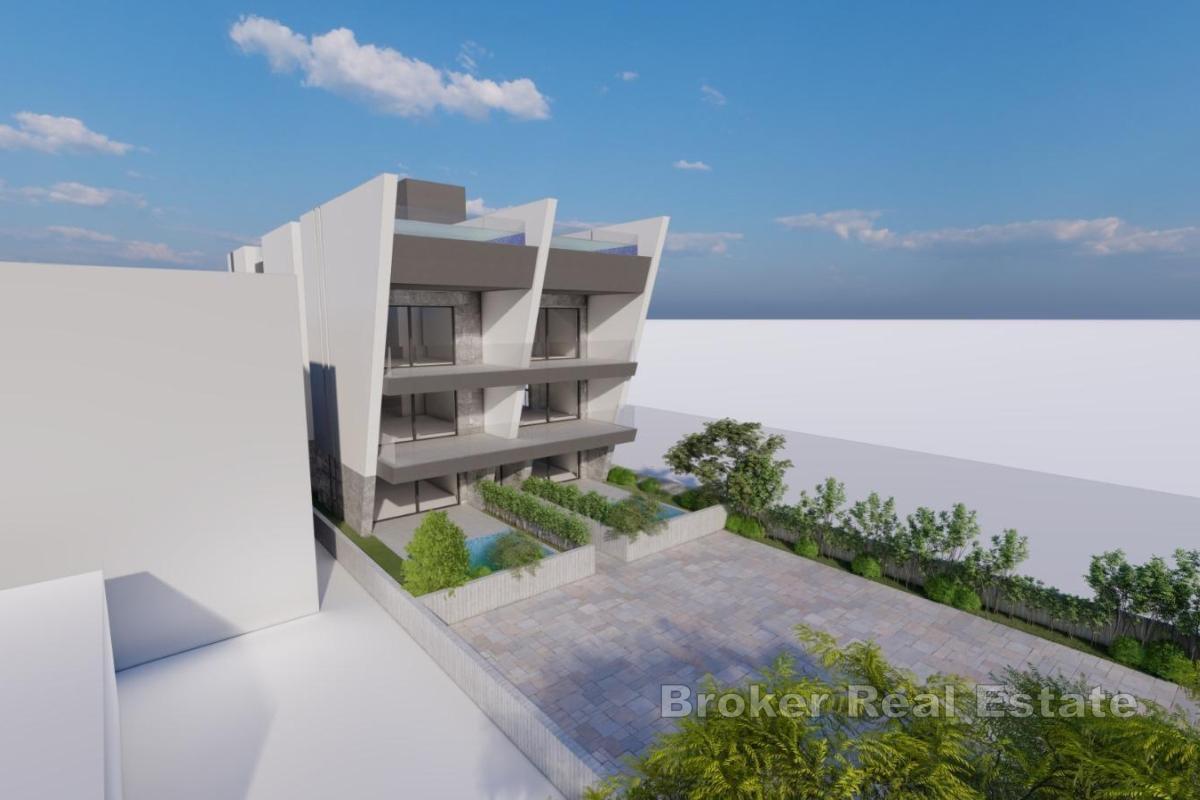 Moderne Dreizimmerwohnung in einem Neubau, erste Reihe zum Meer