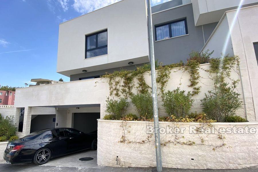 Delat område - Villa med utsikt över havet