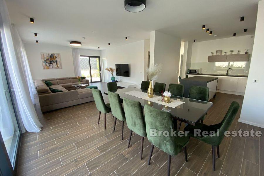 Delat område - Villa med utsikt över havet