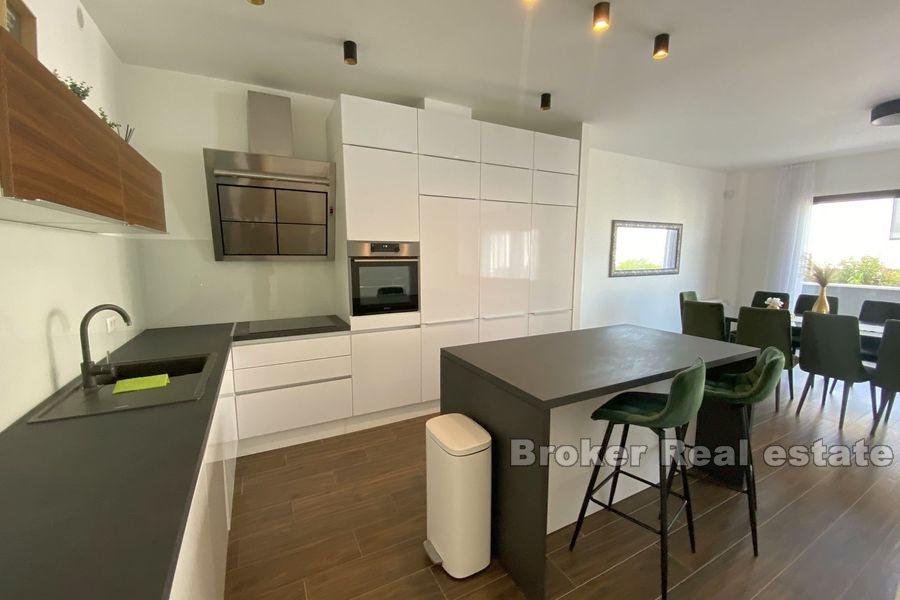 Delat område - Villa med utsikt över havet