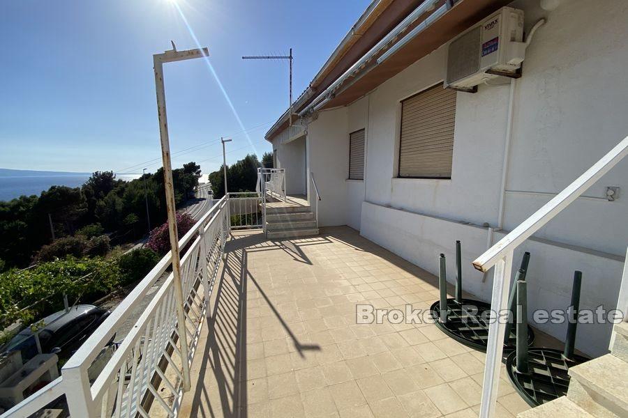 Omis - Apartmenthaus mit offenem Meerblick