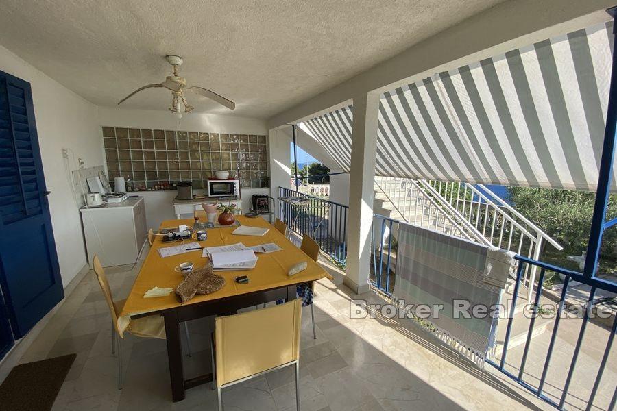 Omis - Apartmenthaus mit offenem Meerblick