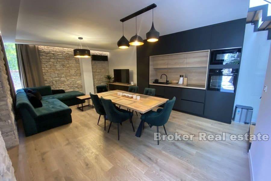 Zadar - Nowo wybudowany kamienny dom z basenem