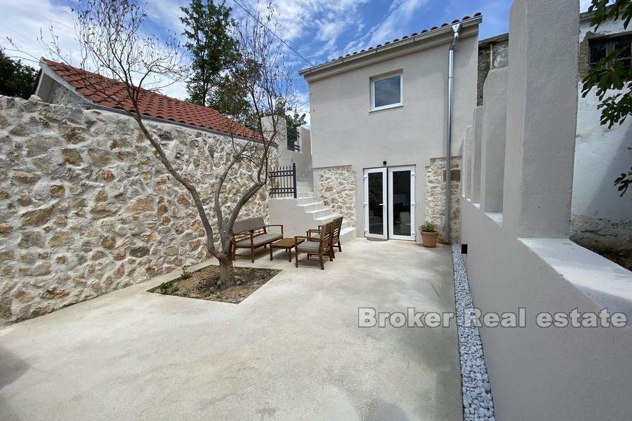 Задар - Каменный дом в уединенном месте