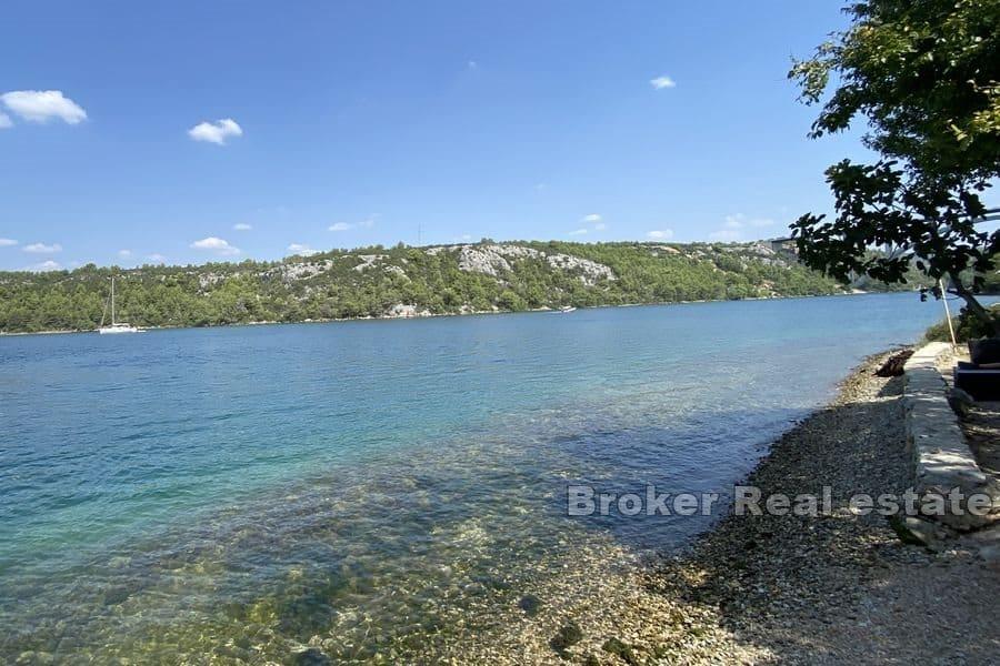 Sibenik - Grunt rolny pierwszy rząd do morza