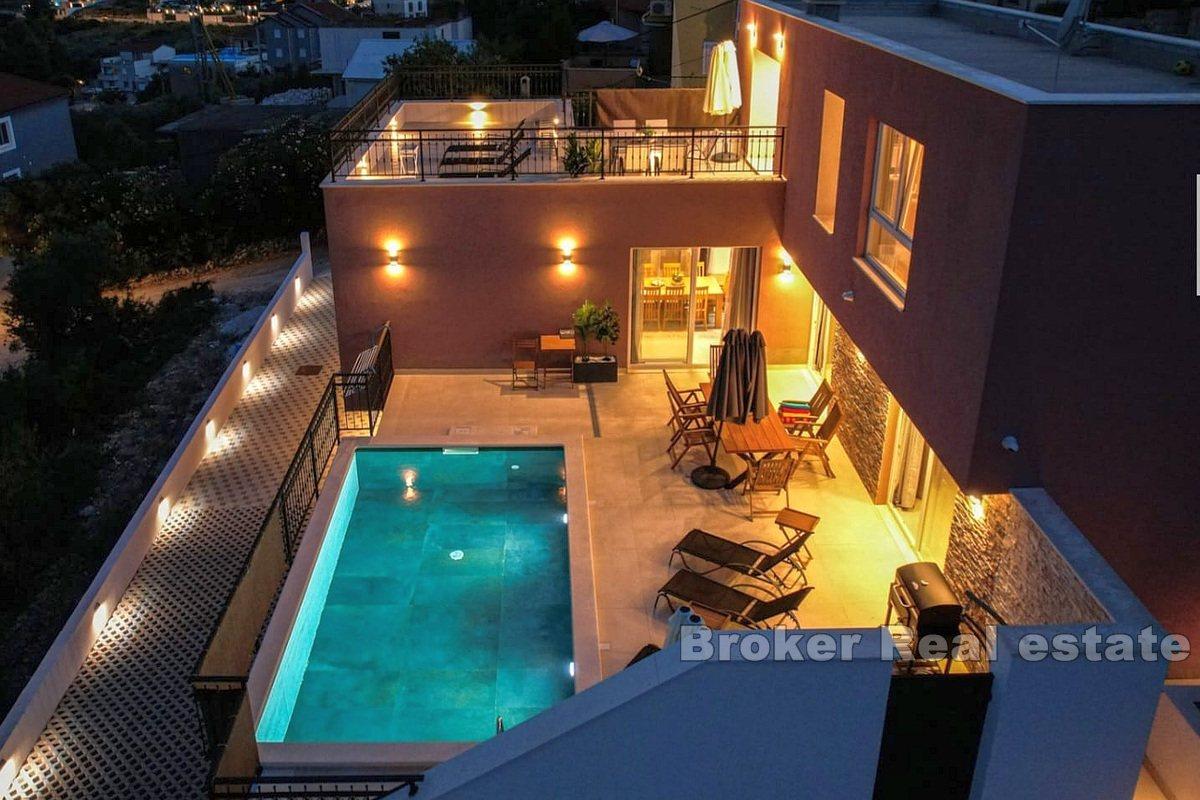 001-2043-41-Marina-house-with-open-sea-view-for-sale