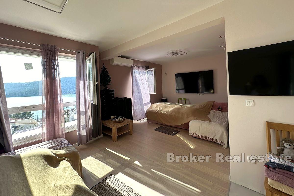 Marina - Hus med basseng og havutsikt