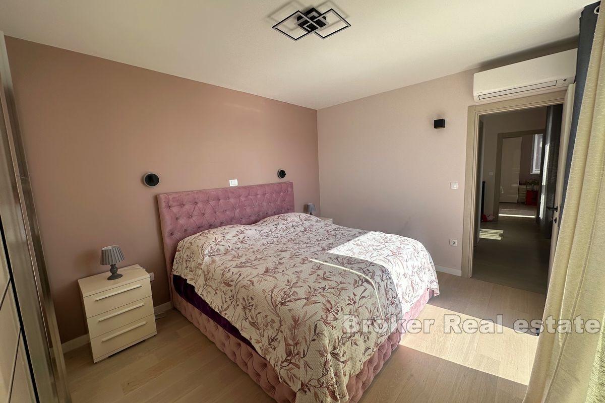 Marina - Hus med basseng og havutsikt