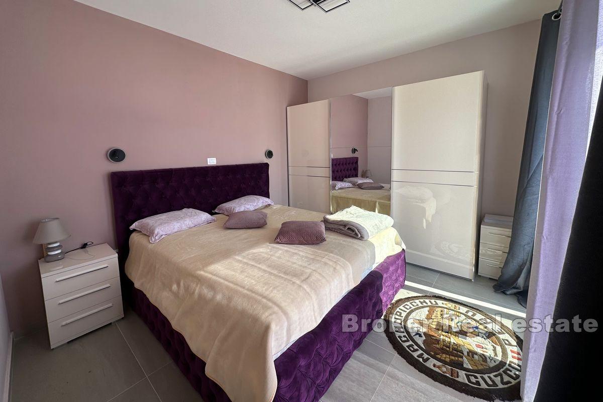 Marina - Hus med basseng og havutsikt