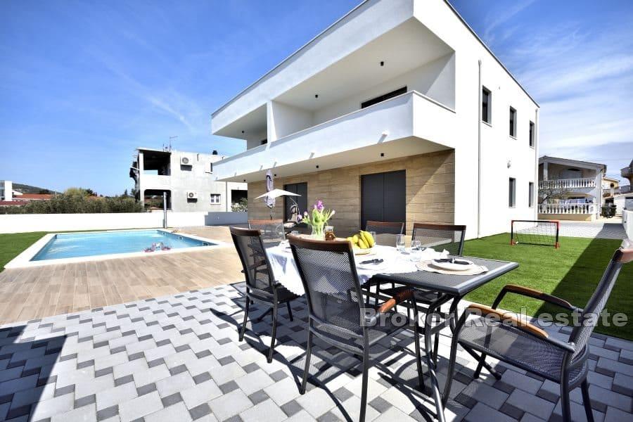 Vodice - Moderní vila s bazénem