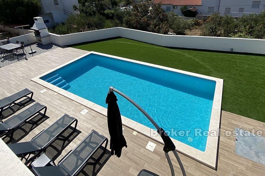Vodice - Moderní vila s bazénem