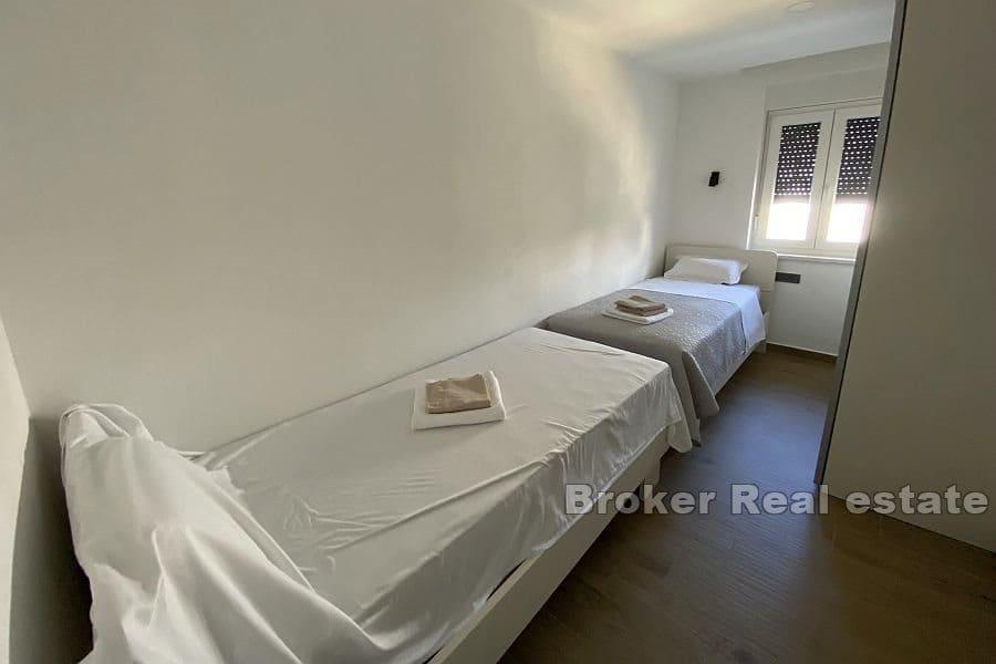 Vodice - Moderní vila s bazénem