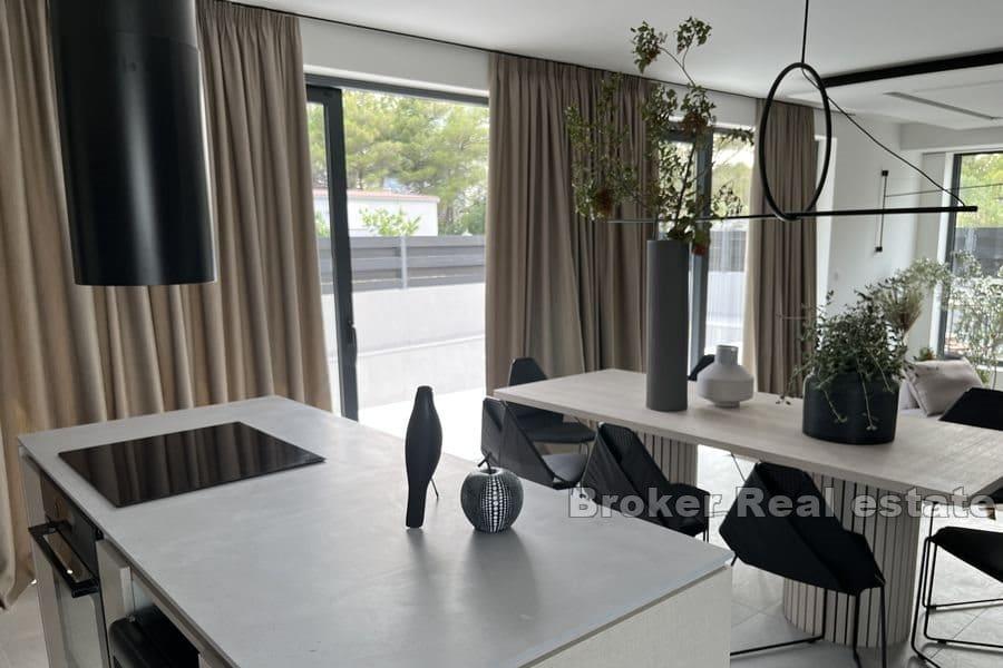 Vodice - Moderna, luksuzna vila s bazenom