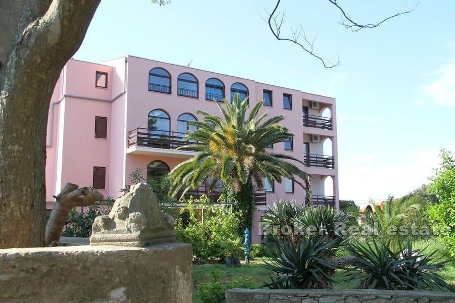 Otok Ugljan - Hotel samo 100 metara od mora