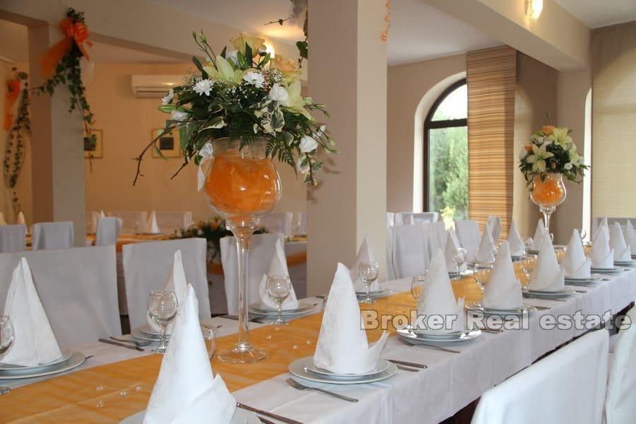 Otok Ugljan - Hotel samo 100 metara od mora