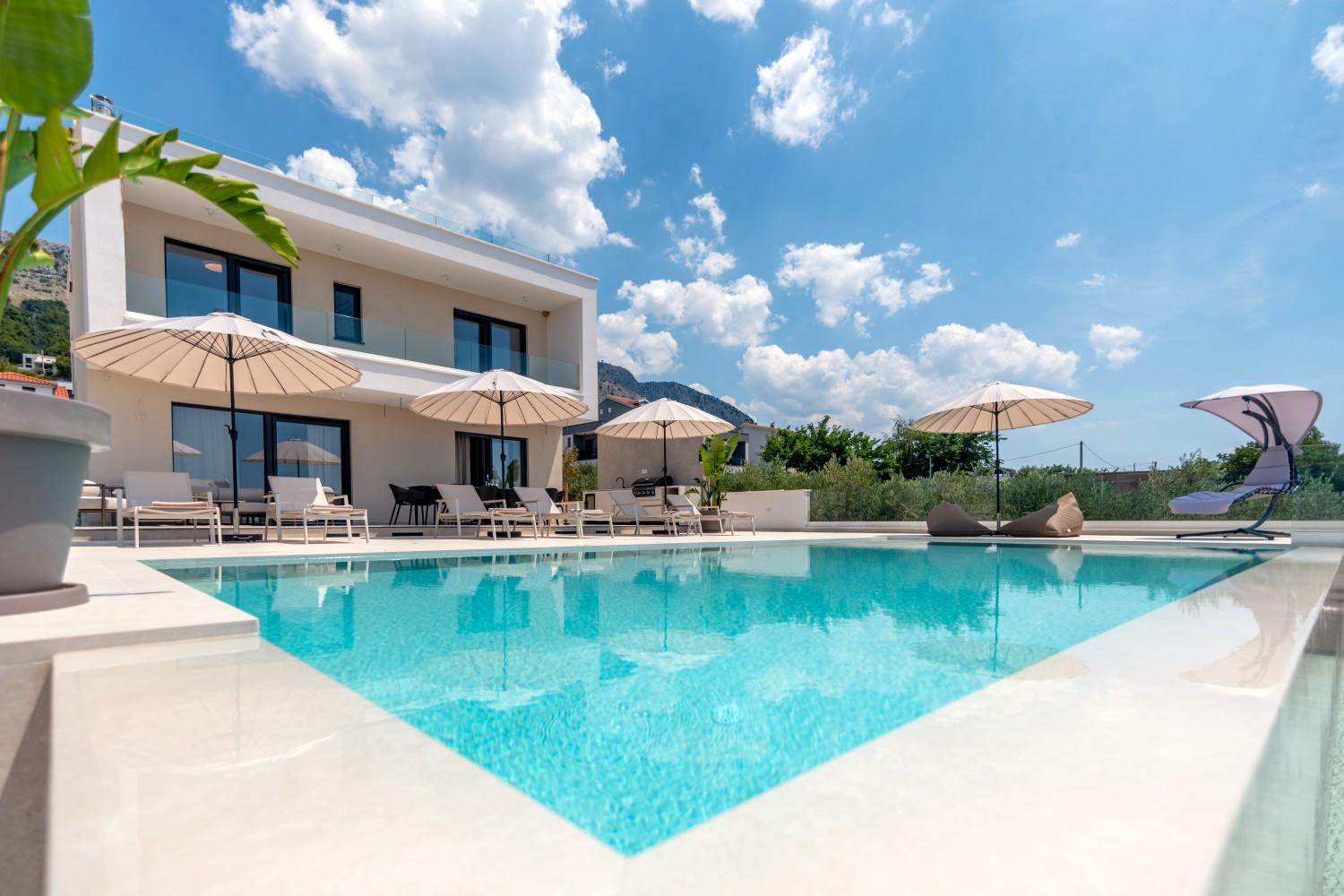 001-2043-56-near-split-house-for-sale