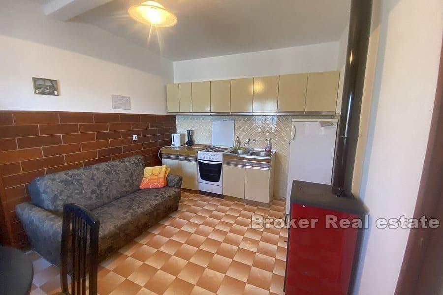 Karlobag - Dom s tromi apartmánmi pri mori