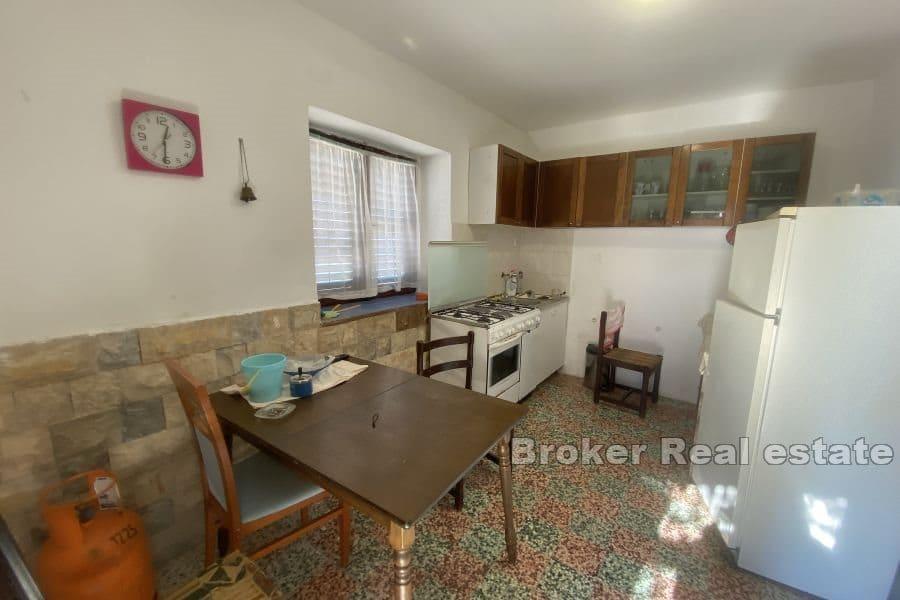 Karlobag - Dom s tromi apartmánmi pri mori