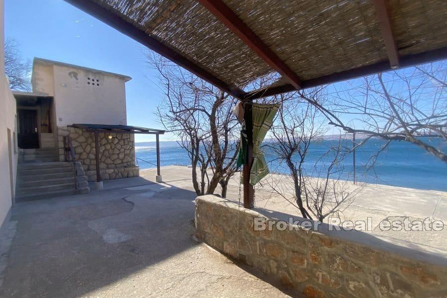 Karlobag - Dom s tromi apartmánmi pri mori