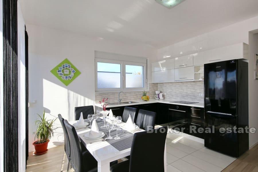 Zadar - Vakkert hus med en romslig hage