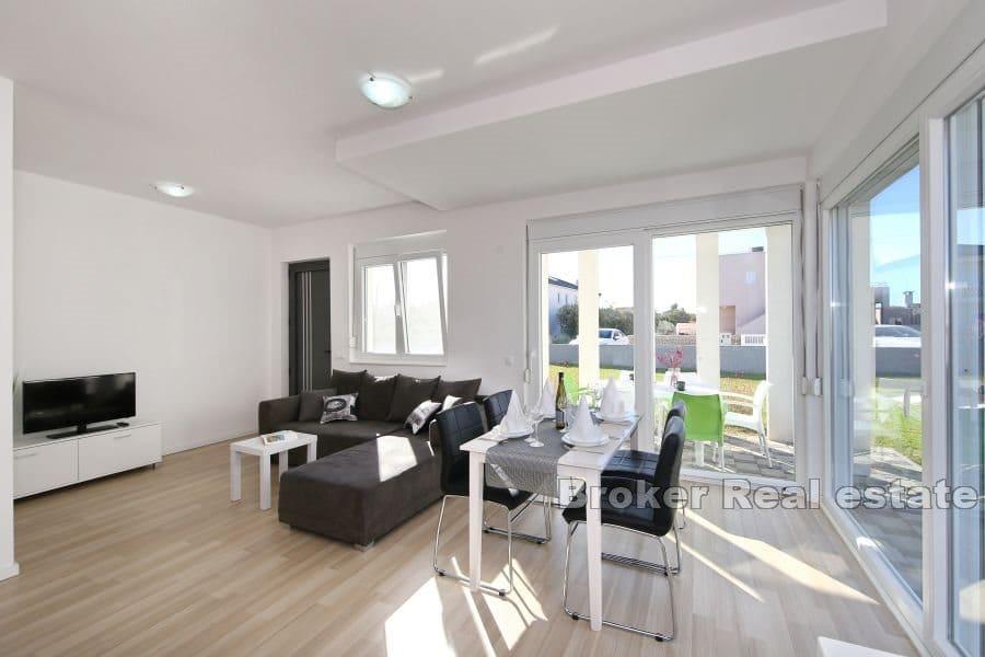 Zadar - Vakkert hus med en romslig hage