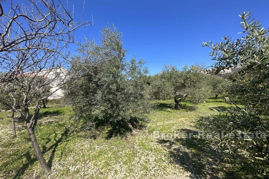 Kaštela - Romslig byggetomt med første etasje