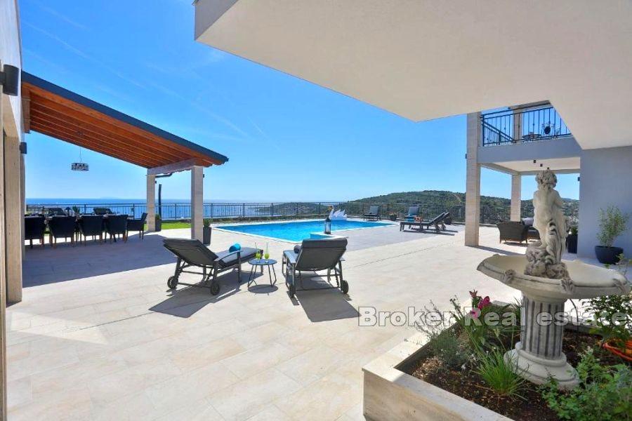 Rogoznica - Nybyggd villa med pool nära havet