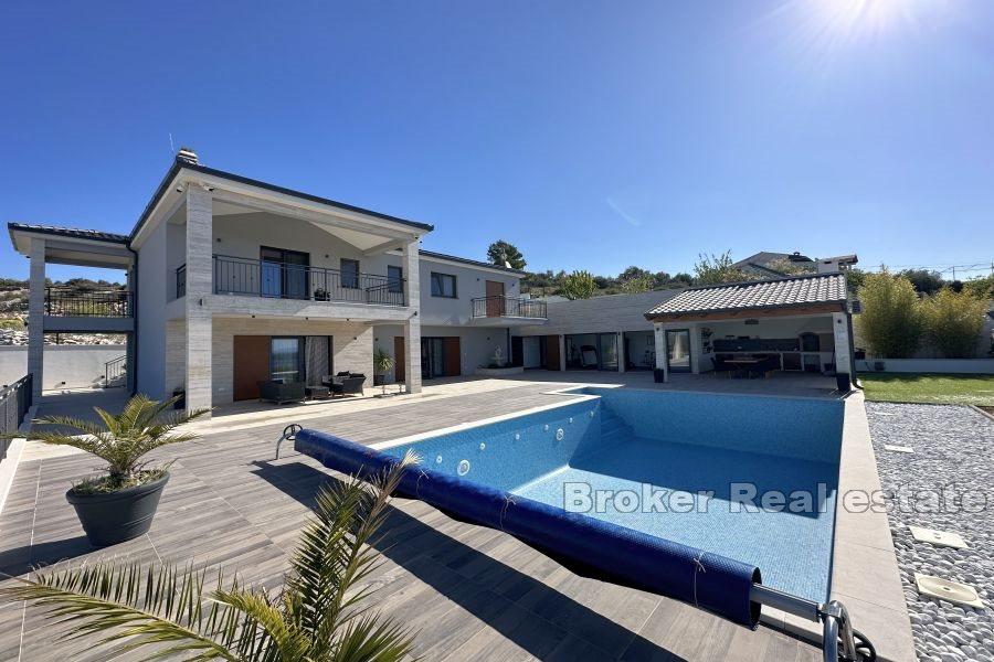 Рогозница - Новая вилла с бассейном недалеко от моря