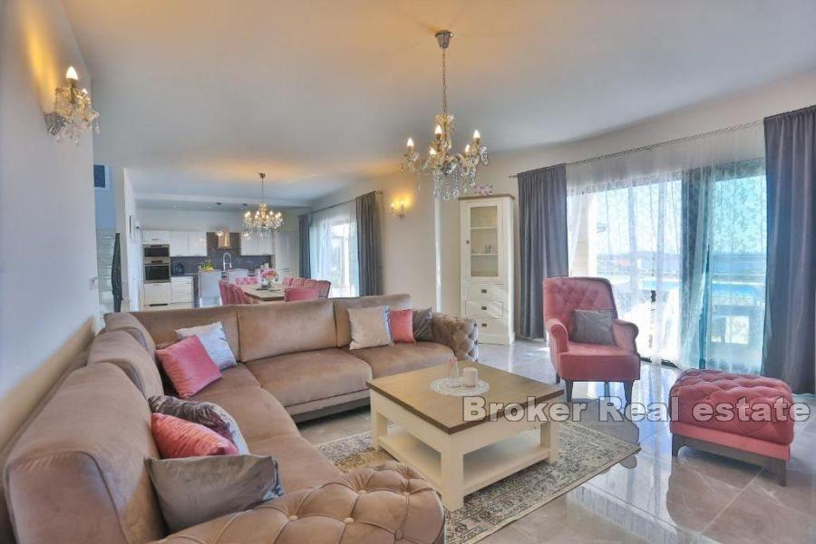 Рогозница - Новая вилла с бассейном недалеко от моря